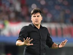 cacique medina llega a la plata para asumir como nuevo dt de estudiantes cacique medina llega a la plata para asumir como nuevo dt de estudiantes