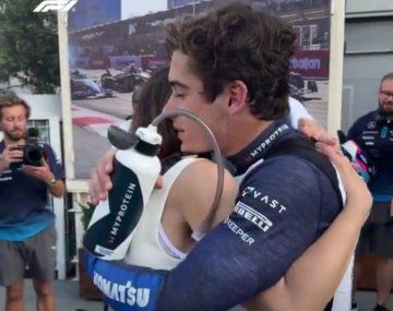 El abrazo de Colapinto a su mamá tras la clasificación en el GP de Azerbaiyán
