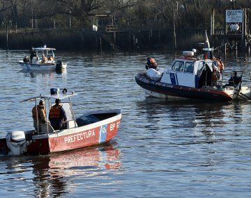 Intensa búsqueda de desaparecidos del bote arrollado por una lancha conducida por un borracho