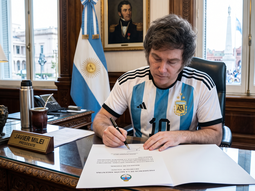 Javier Milei decrete feriado nacional: el pedido del sindicalista que lidera a los estatales Javier Milei decrete feriado nacional: el pedido del sindicalista que lidera a los estatales