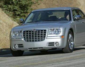 2005-chrysler-300c-front