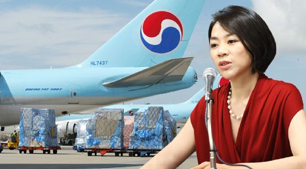 Escándalo en una aerolínea: la hija del dueño echó a un empleado porque sirvió mal las nueces