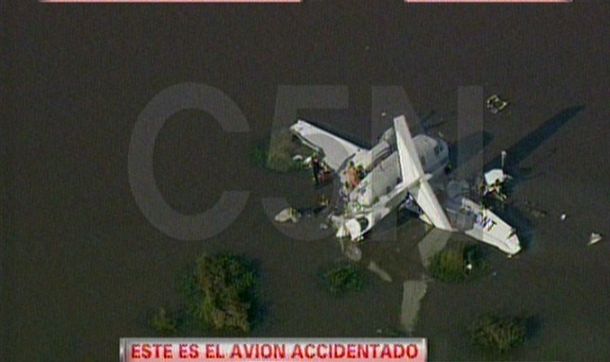 Cinco muertos y cuatro heridos al caer una avioneta en el Río de la Plata