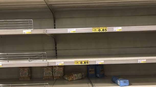 Coronavirus en Italia: la reacción de un hombre al no encontrar pasta en el supermercado
