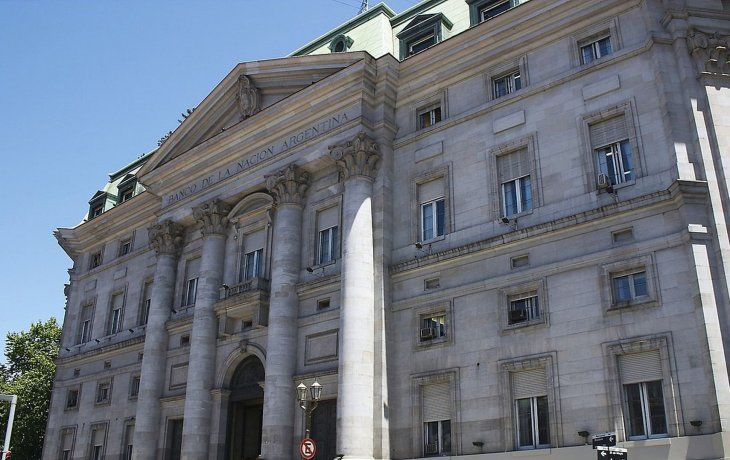 La Justicia suspendió el decreto que convertía al Banco Nación en una SA