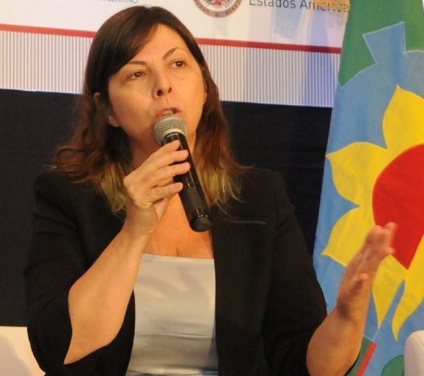 Batakis: Es difícil que no abran las importaciones si dicen que acordarán con el FMI