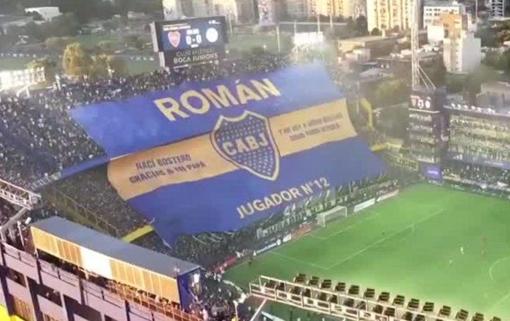 La barrabrava de Boca contra los jugadores.