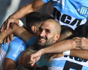 Racing le ganó desde el arranque al comprometido Belgrano y se afianza en la punta