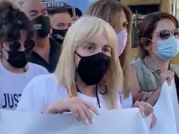Dalma, Gianinna y Claudia Villafañe encabezan la marcha en reclamo de justicia por Maradona