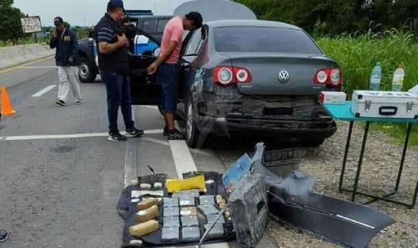 Incautaron 20 kilos de cocaína escondidos en un auto - Crédito: www.eltribuno.info