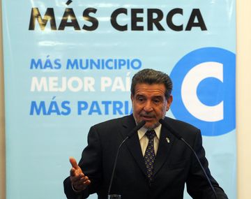 No se debe militar con dádivas dos meses