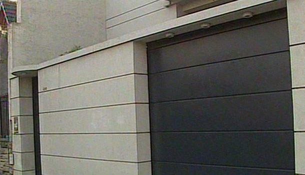 Encapuchados asaltaron a dos hermanos en una casa de Núñez