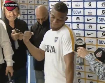 Frank Fabra deslumbró a todos con un baile en plena conferencia