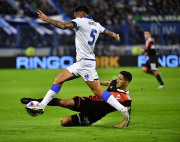 River empató ante Vélez en un partidazo y sigue puntero en soledad
