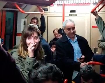 VIDEO: Una motorman se olvidó de apagar el micrófono y reveló que es infiel en pleno subte