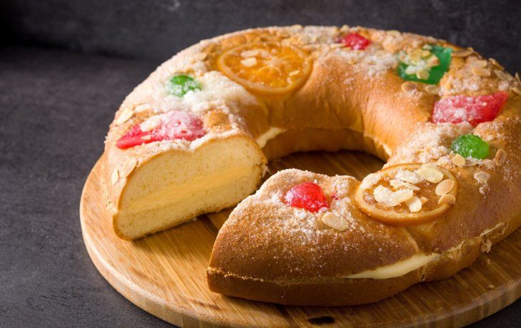 Rosca de Pascua rellena con crema