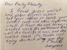 un hombre perdio su billetera y un extrano le devolvio los papeles con una curiosa nota un hombre perdio su billetera y un extrano le devolvio los papeles con una curiosa nota