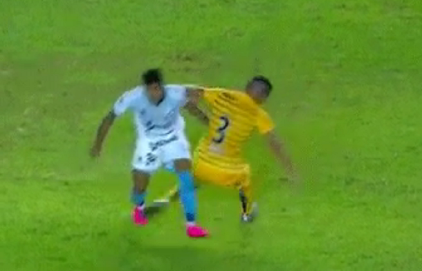 Jonathan Silva y una llamativa jugada: ¿qué quiso hacer?