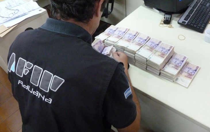 AFIP secuestró $320.000 que un extranjero intentaba sacar del país sin declarar