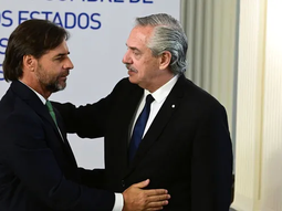 La incertidumbre en las elecciones de Argentina es seguida de cerca por su posible impacto en la economía de Uruguay. La incertidumbre en las elecciones de Argentina es seguida de cerca por su posible impacto en la economía de Uruguay.