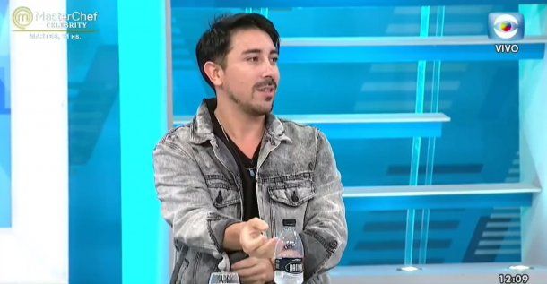 De gira: futbolista llegó a una entrevista después de un after