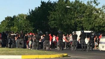 Al menos 200 barrabravas de River no pudieron llegar al estadio Al menos 200 barrabravas de River no pudieron llegar al estadio