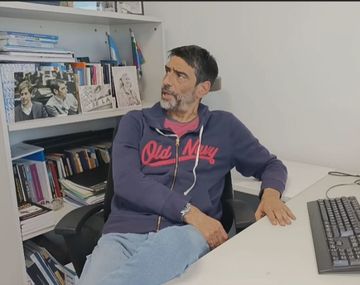 Rodolfo Tailhade imitó el video de Sergio Massa y la botella de agua