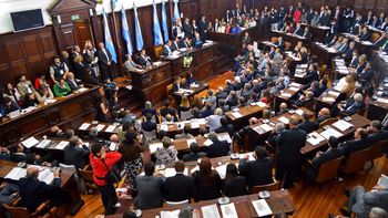 escandalo y disputas en mendoza por el aumento para los politicos escandalo y disputas en mendoza por el aumento para los politicos