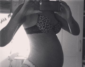 Famosa actriz mostró su panza de 21 semanas con una foto en ropa interior