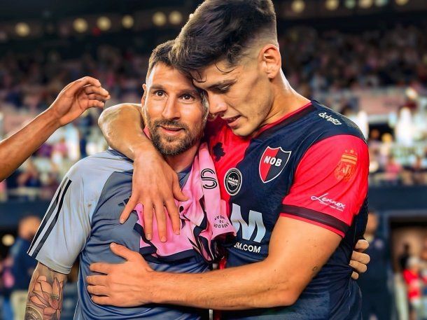 El gesto de Lionel Messi con los jugadores de Newells tras el amistoso con Inter Miami