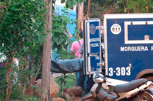 Mató con un hacha y enterró a su ex pareja y a dos hijos de ella