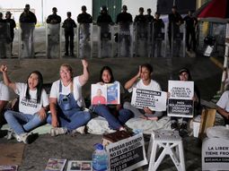 Mujeres en huelga de hambre en Caracas. Mujeres en huelga de hambre en Caracas.