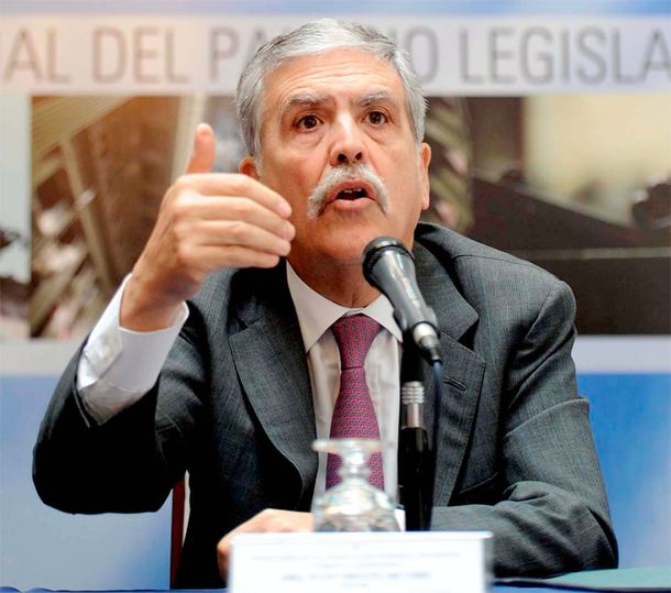 De Vido: Queremos la telefonía 4G para aumentar la competencia