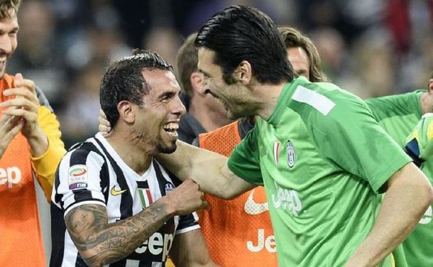 Carlos Tevez y Gianluigi Buffon en Juventus