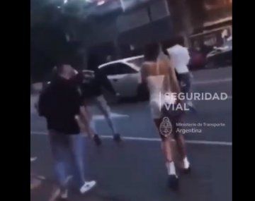 Le sacan la licencia al asesino al volante que chocó adrede reja de un boliche