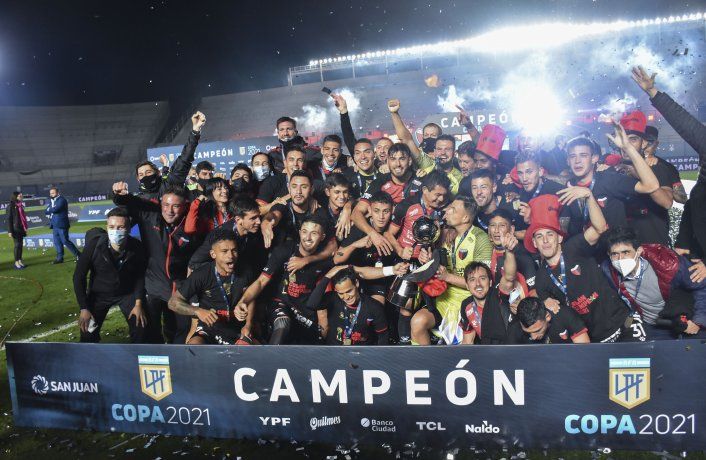 Colón campeón de la Copa de la Liga