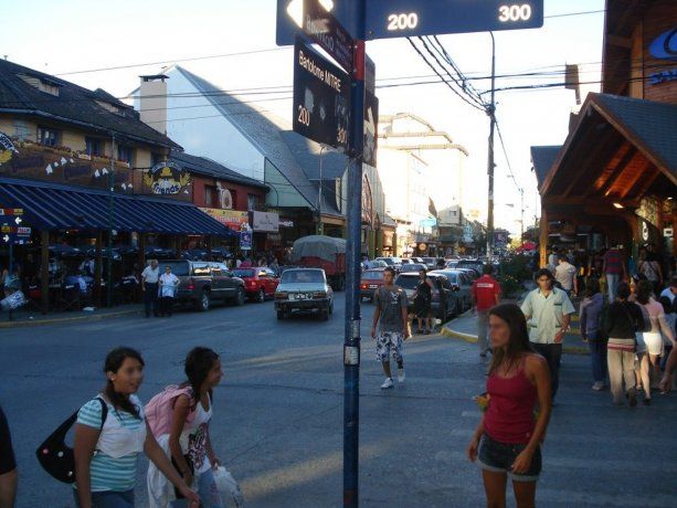 Ola de robos de autos a turistas en el centro de Bariloche