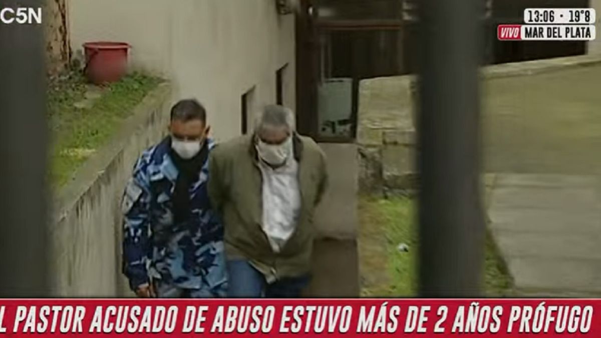 Comenzaron a juzgar a un pastor por el abuso de sus dos hijas adolescentes