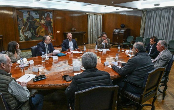 Convocan a paritarias masivas del sector privado