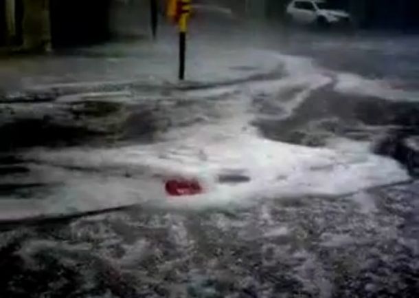 Bahía Blanca fue golpeada por un temporal de lluvia y granizo