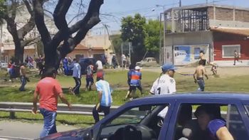 Los hinchas de Tigre se bajaron del micro que los transportaba al Sur Los hinchas de Tigre se bajaron del micro que los transportaba al Sur