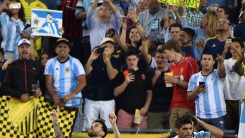 con este gol, messi igualo a batistuta como maximo goleador de la seleccion con este gol, messi igualo a batistuta como maximo goleador de la seleccion