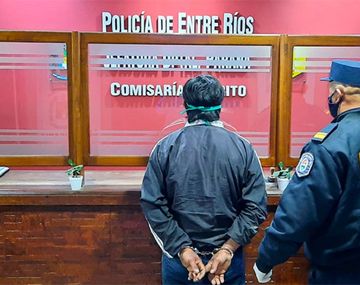 Roci&oacute; a su pareja con combustible e intent&oacute; prenderla fuego. Foto: Elonce