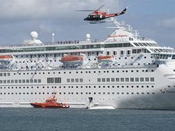 Cinco muertos al caer al mar un bote salvavidas de un crucero
