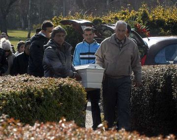 Inhumaron lso restos de los nenes ahogados en Moreno