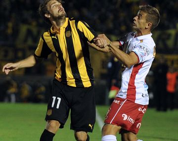 Huracán consiguió un gran triunfo ante Peñarol en el Centenario de Montevideo