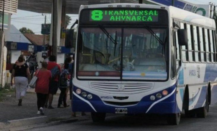Flechazo en el colectivo: le dejó su bombacha al chofer