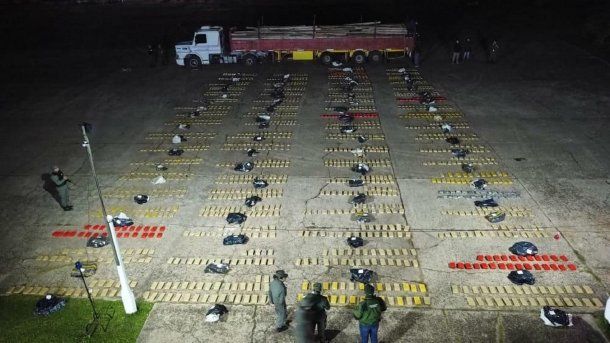 Quisieron ocultar más de 1.780 kilos de marihuana en postes de madera