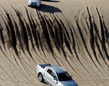 Ford deja que los turistas prueben sus 4x4 por las playas de Cariló