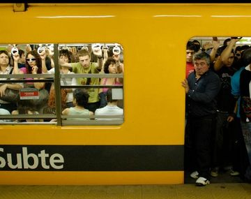 La línea C de subterráneos  funciona con demoras por falta de personal